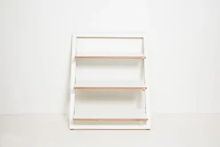 AMBIVALENZ Fläpps Lehnregal weiß