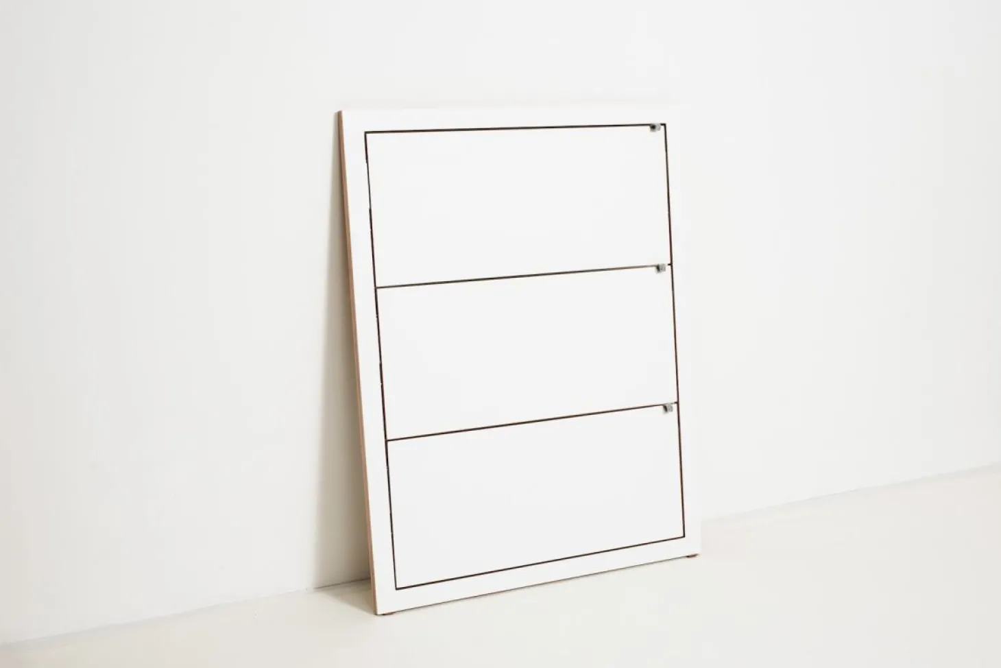 AMBIVALENZ Fläpps Lehnregal weiß