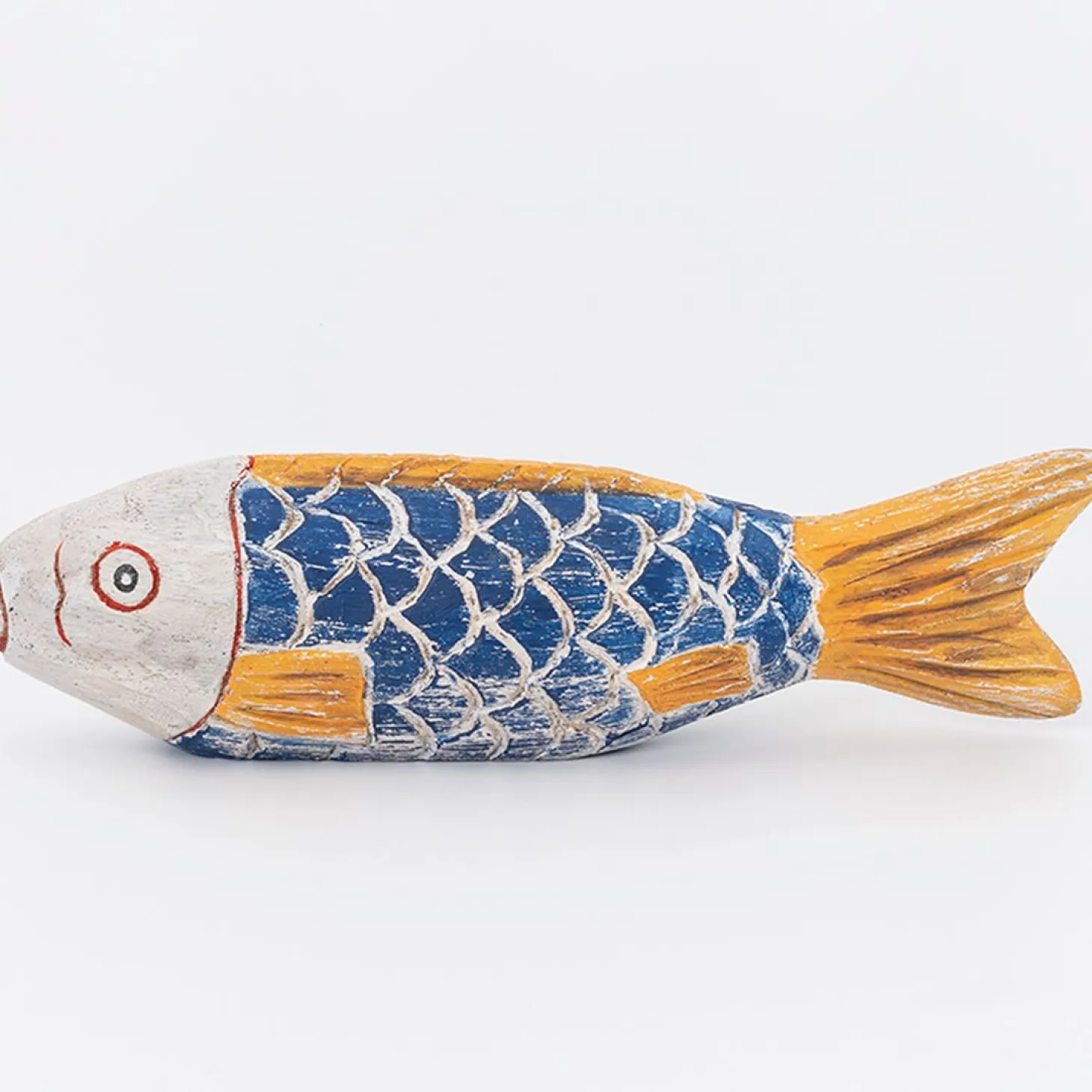 Batela Fisch in Holz in leuchtenden Farben geschnitzt rotbraun