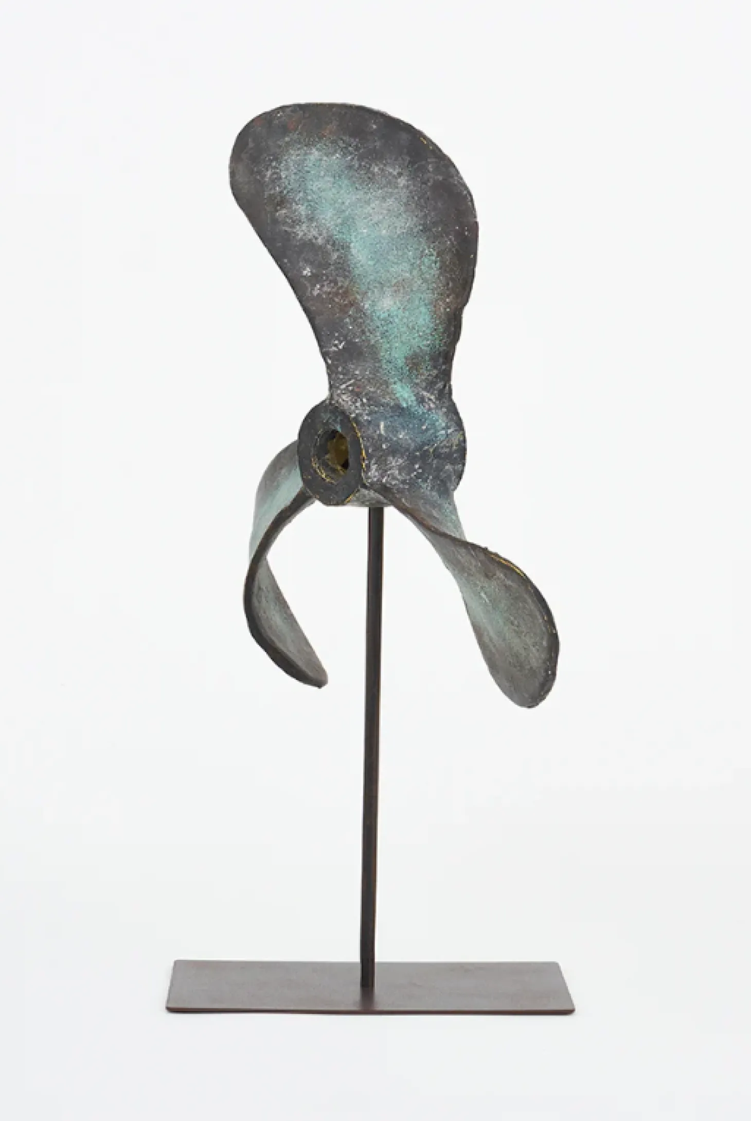 Batela Vintage Schiffsschraube aus Kunstharz auf Metallsockel