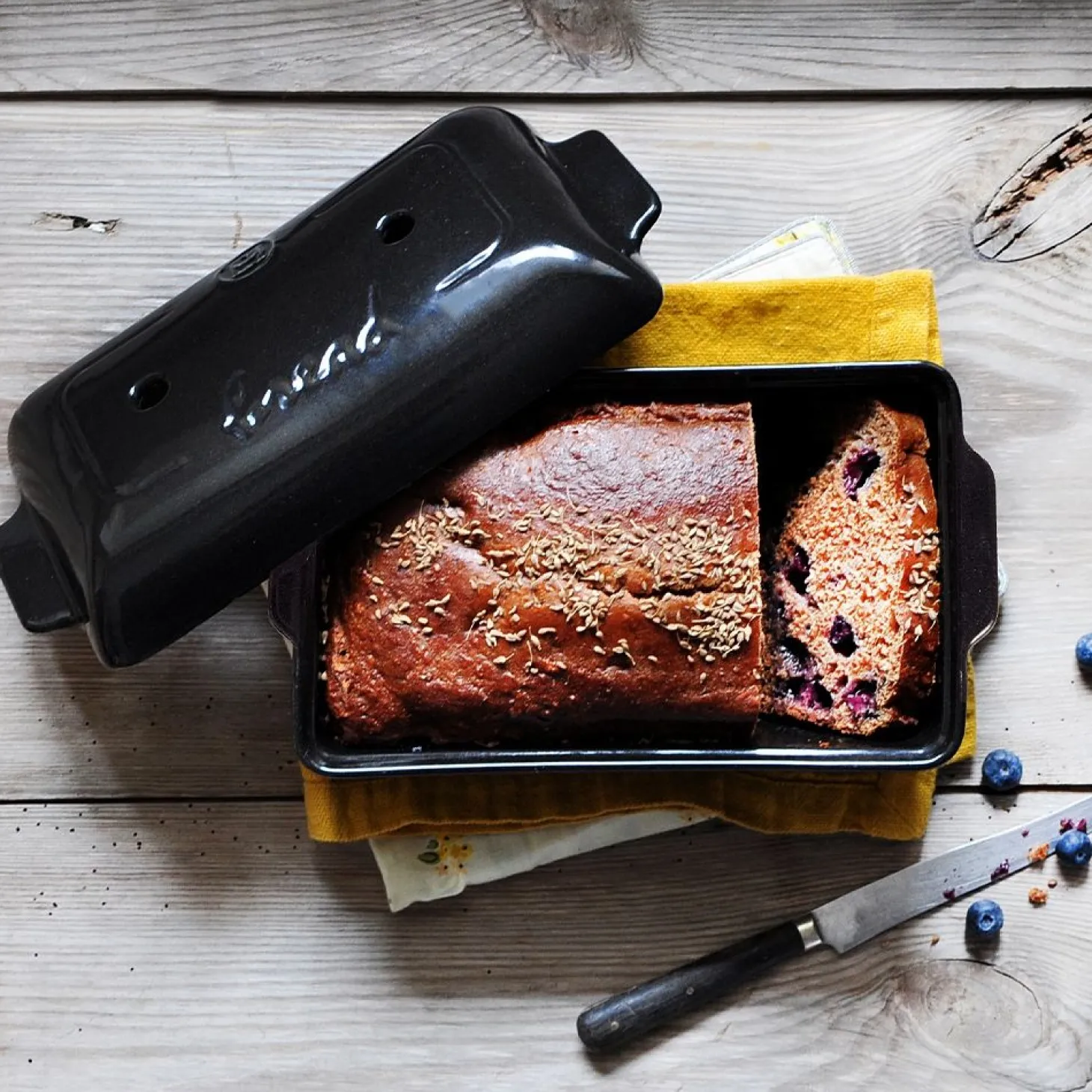 Emile Henry Brot Backform mit Deckel Schwarz