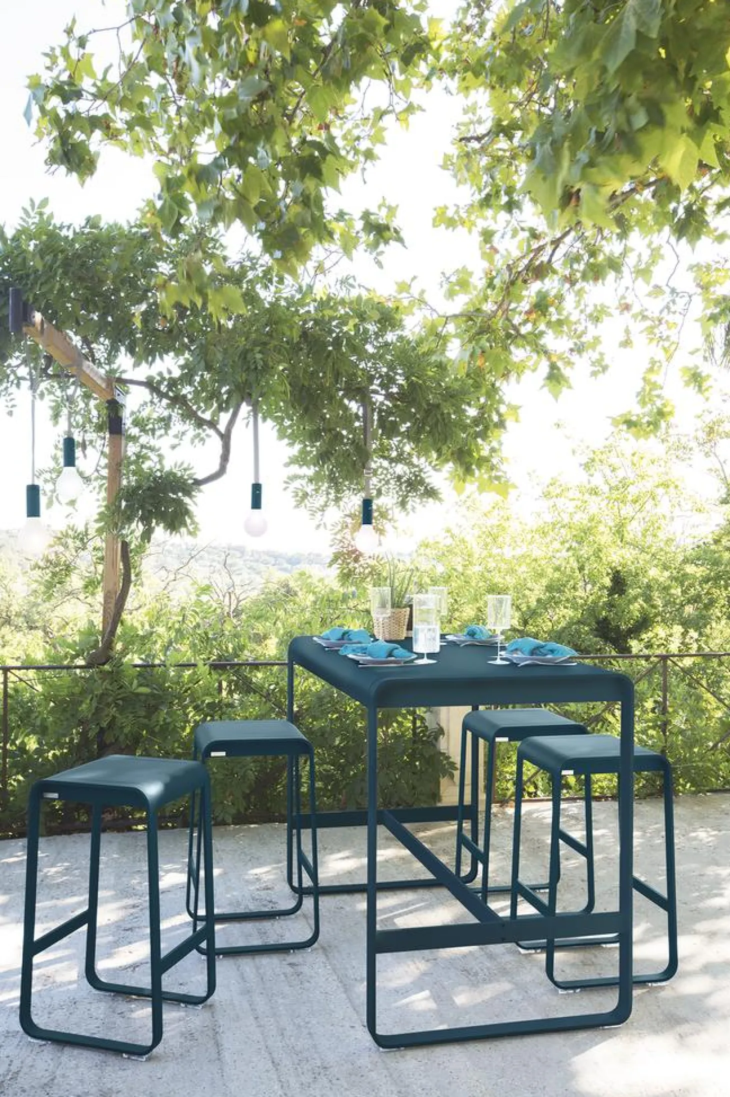 Fermob Bellevie Bartisch Outdoor Lindgrün 74 x 80 cm