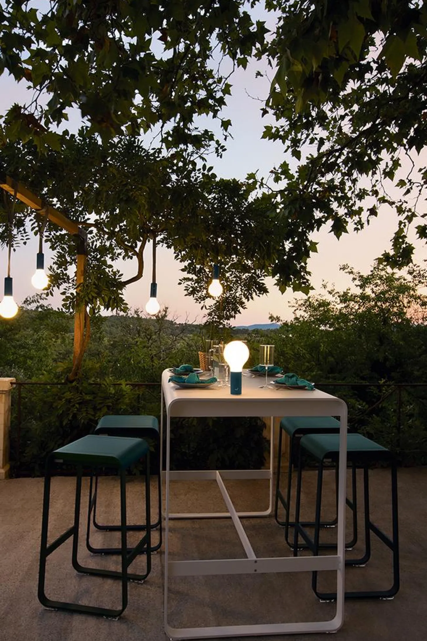 Fermob Bellevie Bartisch Outdoor Lindgrün 74 x 80 cm