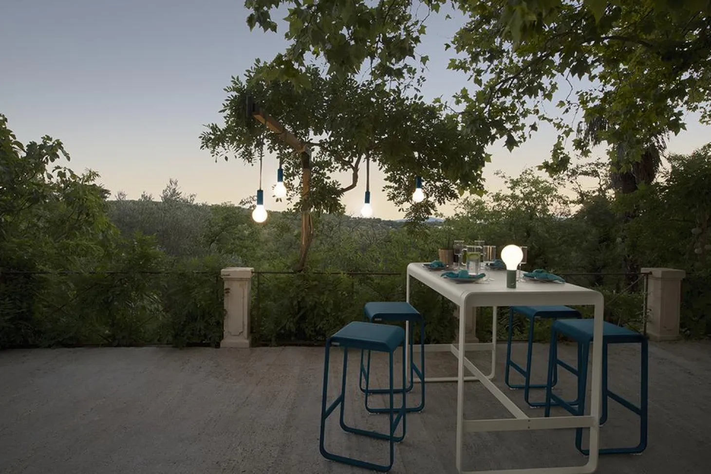 Fermob Bellevie Bartisch Outdoor Lindgrün 74 x 80 cm