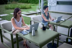 Fermob Bellevie halbhoher Lounge-Tisch Anthrazit 74 x 80 cm