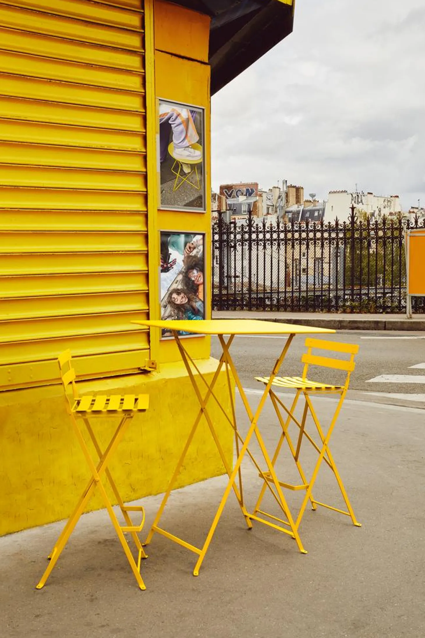 Fermob Bistro Stehtisch 71x71 Maya-Blau