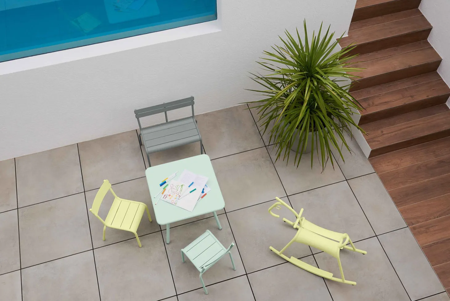 Fermob Kinderstuhl Luxembourg Kid aus Aluminium Zederngrün