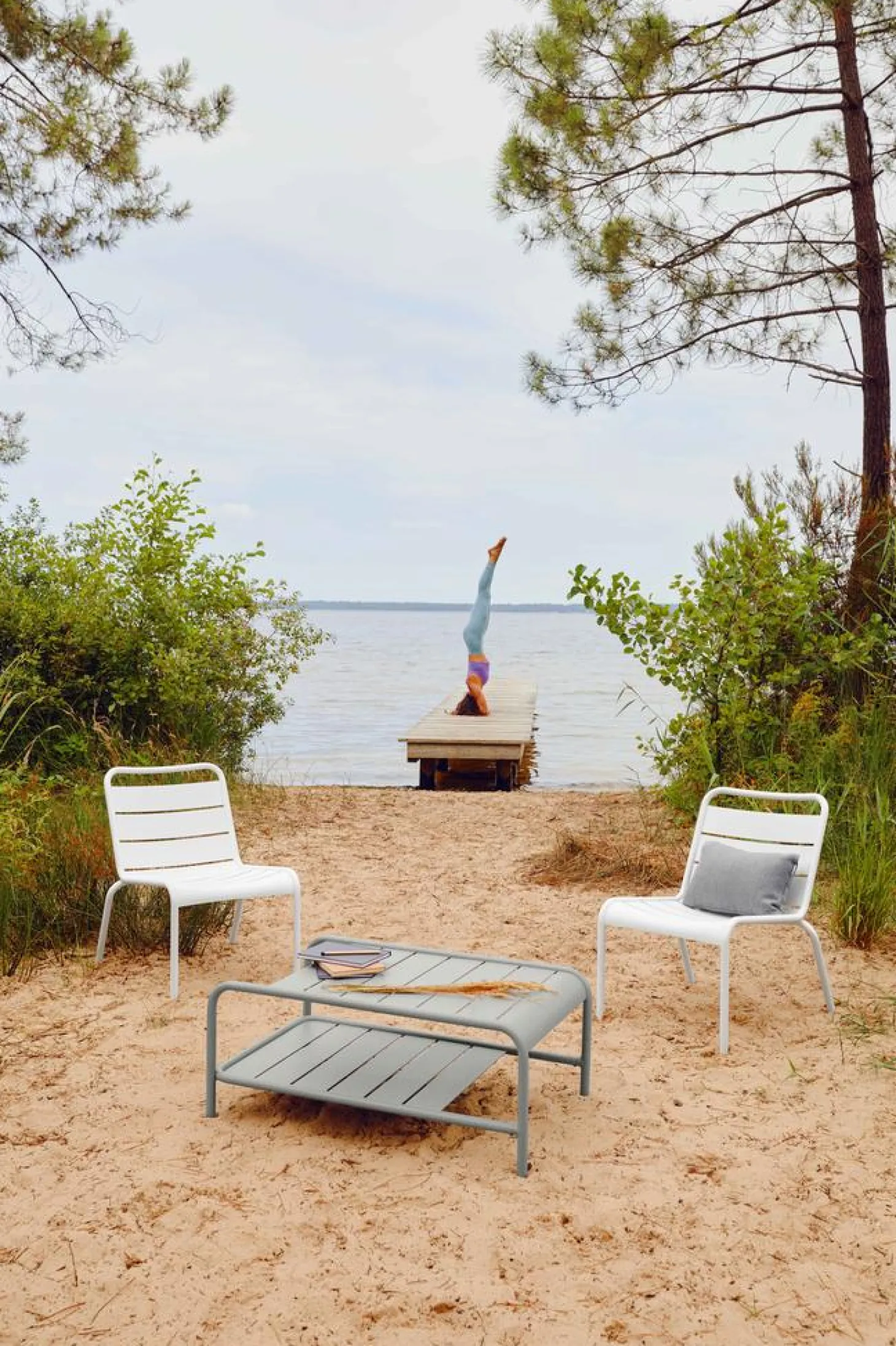 Fermob Luxembourg niedriger Tisch/Gartenbank Schwarzkirsche