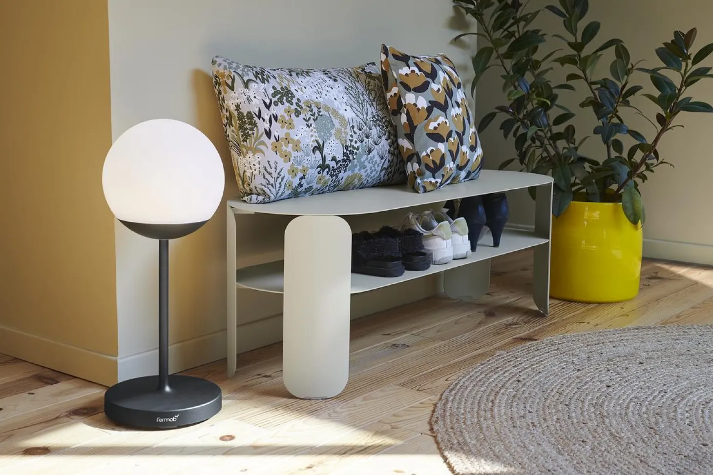 Fermob MOOON! Stehleuchte Outdoor Höhe 63 cm Schwarzkirche