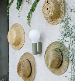 Fermob Wandhalterung zu Leuchte Aplô Schwarzkirsche