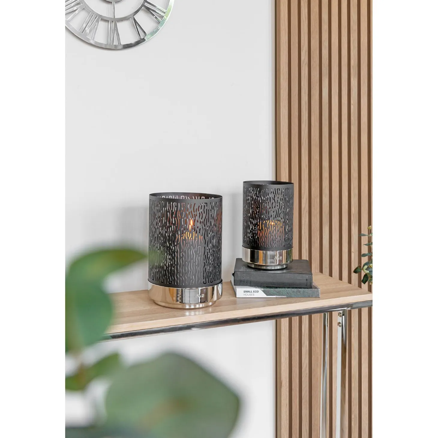 Fink Marian schwarzes Windlicht mit wellenförmigen Cut-Outs Ø 16 cm, Höhe 26 cm