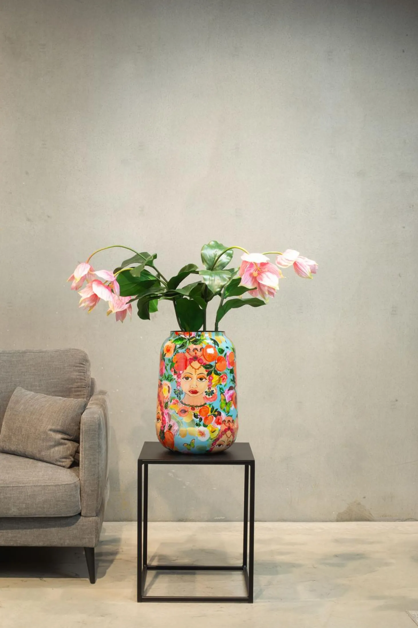 Fleur Ami Blooming Namaste Vase/Übertopf aus Metall Ø 30 cm, Höhe 43 cm