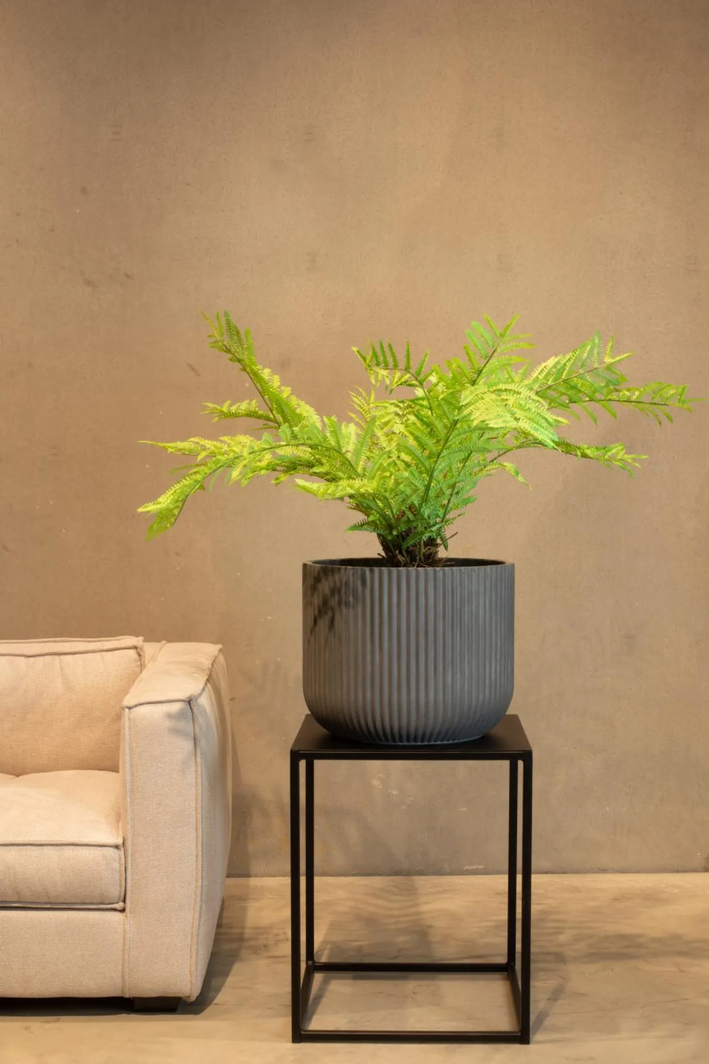 Fleur Ami Linea Betontopf mit geriffelter Oberfläche Ø 37 cm, Höhe 30 cm anthrazit