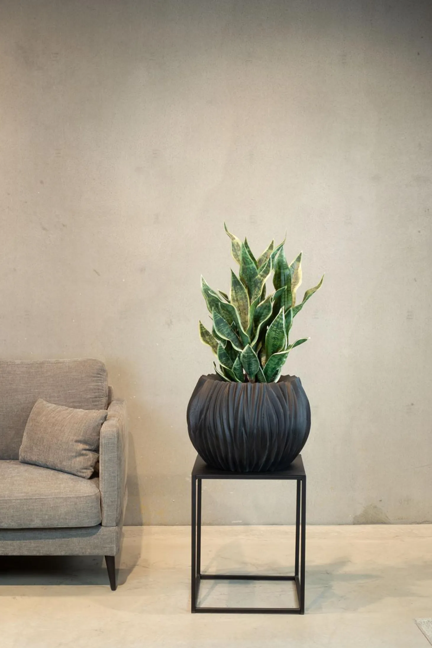 Fleur Ami River großer Übertopf - wellenartige Oberfläche Ø 45 cm, Höhe 35 cm aluminium