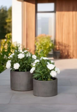 Fleur Ami Roccastone mattes Bodengefäß Classic aus Beton Ø 45 cm, Höhe 38 cm anthrazit