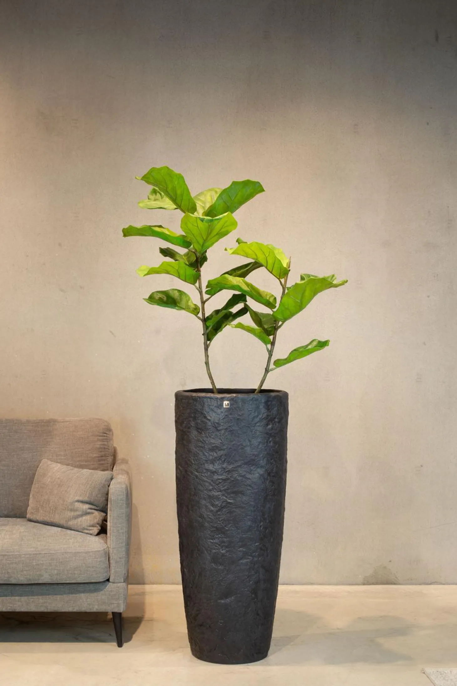 Fleur Ami Rocky Bodenvase mit Steinstruktur Ø 35 cm, Höhe 79 cm black granite