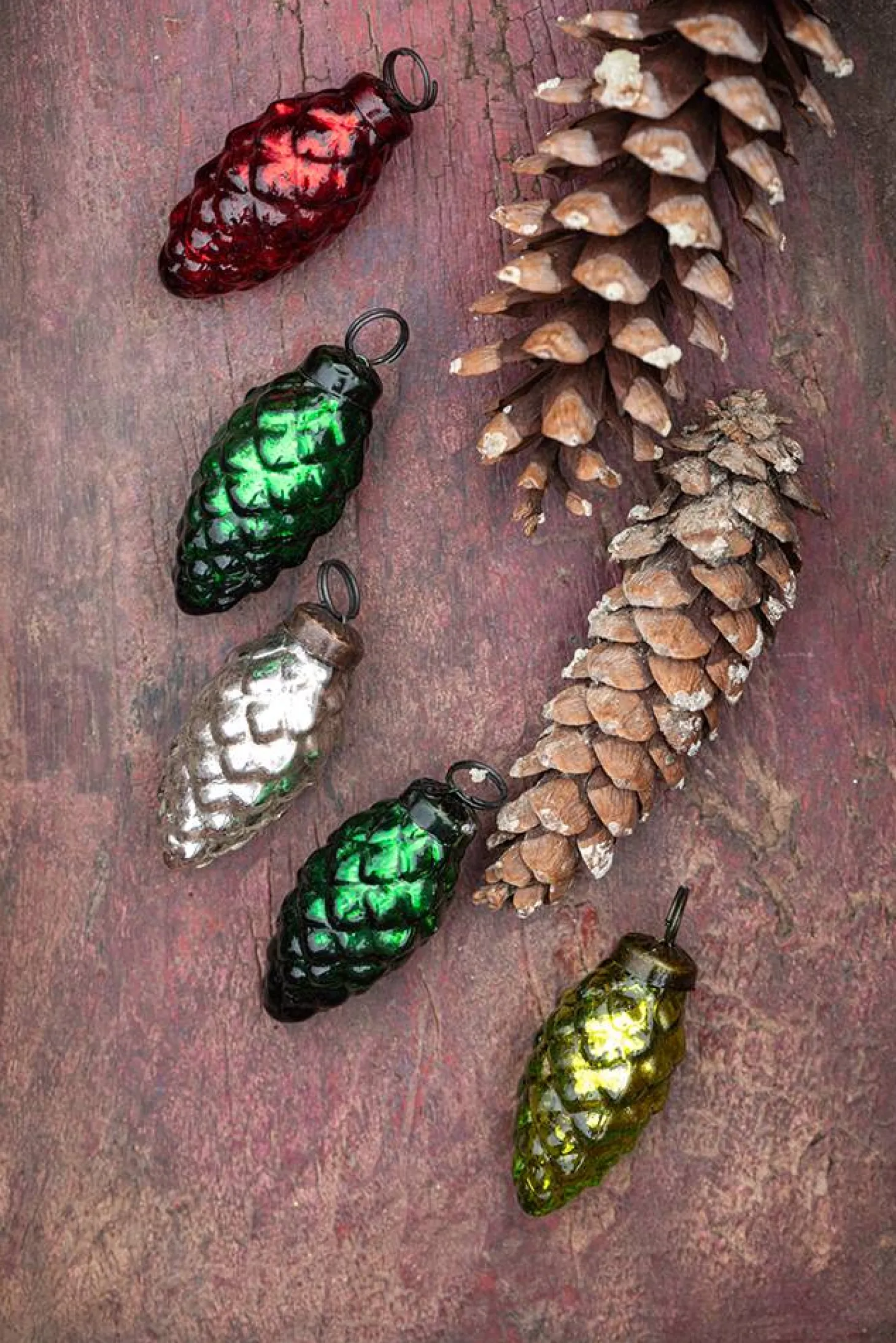 Grün Form Minizapfen 12 Stück im Set - Farbmix glänzend