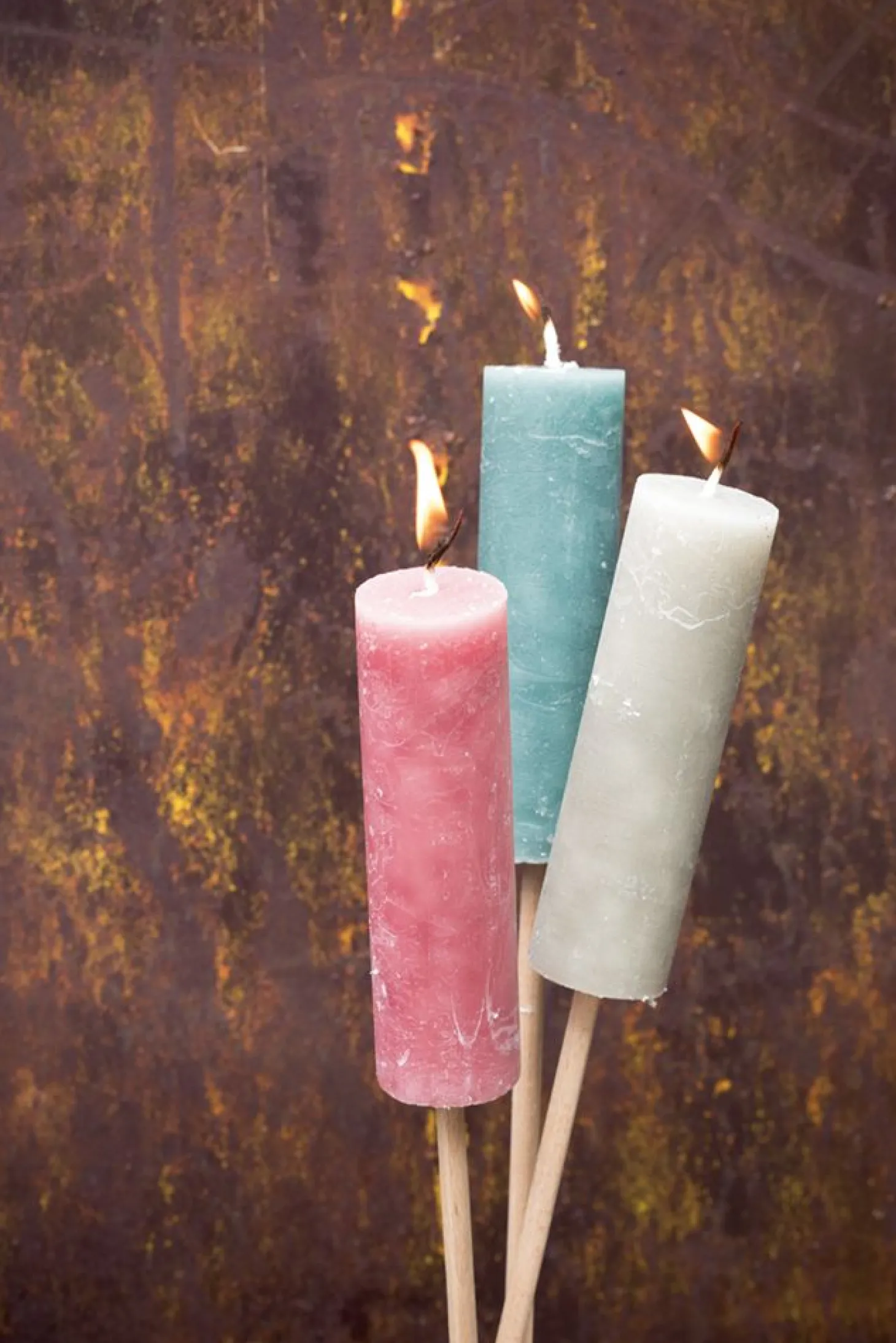 Grün Form Outdoor Kerzenfackel Ø 4 x 14 cm mit Stab 36 cm Flieder