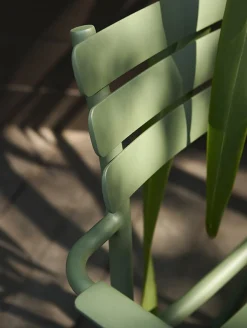 HOUE ALUA Outdoor Stuhl mit Armlehne Olivgrün