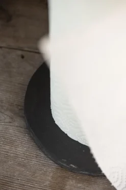 IB laursen Küchenrollenhalter aus Akazienholz und Stein