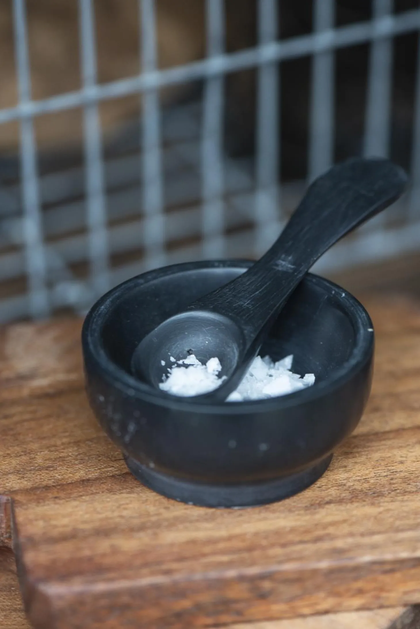 IB laursen Schwarzer Salzlöffel aus Stein