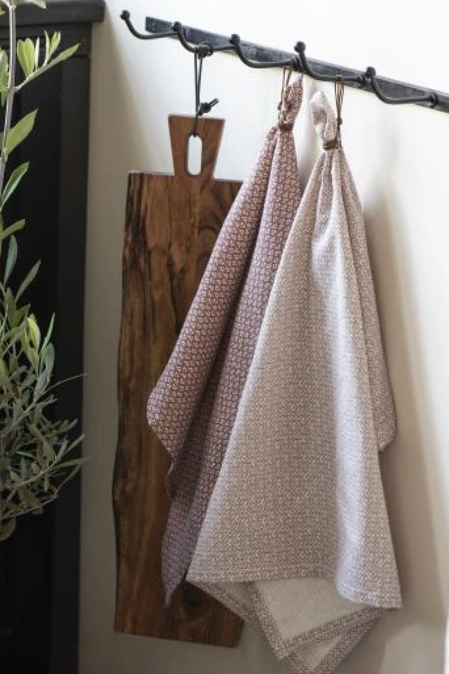 IB laursen Tapasbrett m/unebenen Kanten UNIKA länglich geöltes Akazienholz