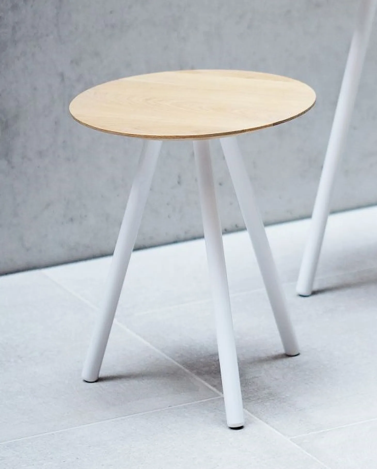 Jan Kurtz Beistelltisch Pit Tief Gestell Schwarz Platte Ø35 Nussbaum