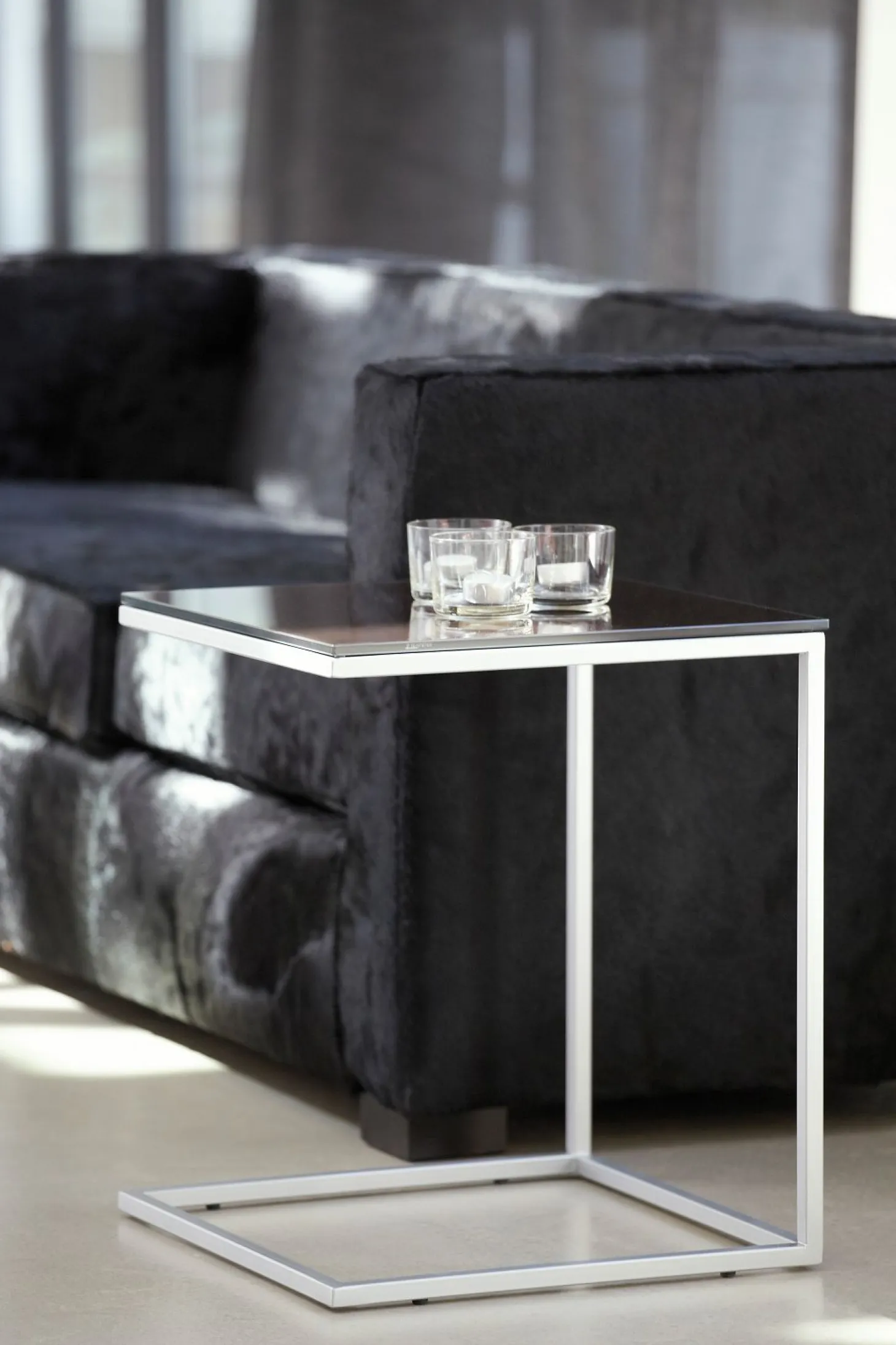 Jan Kurtz Classico Beistelltisch U-Form Gestell Schwarz / Platte Weiß