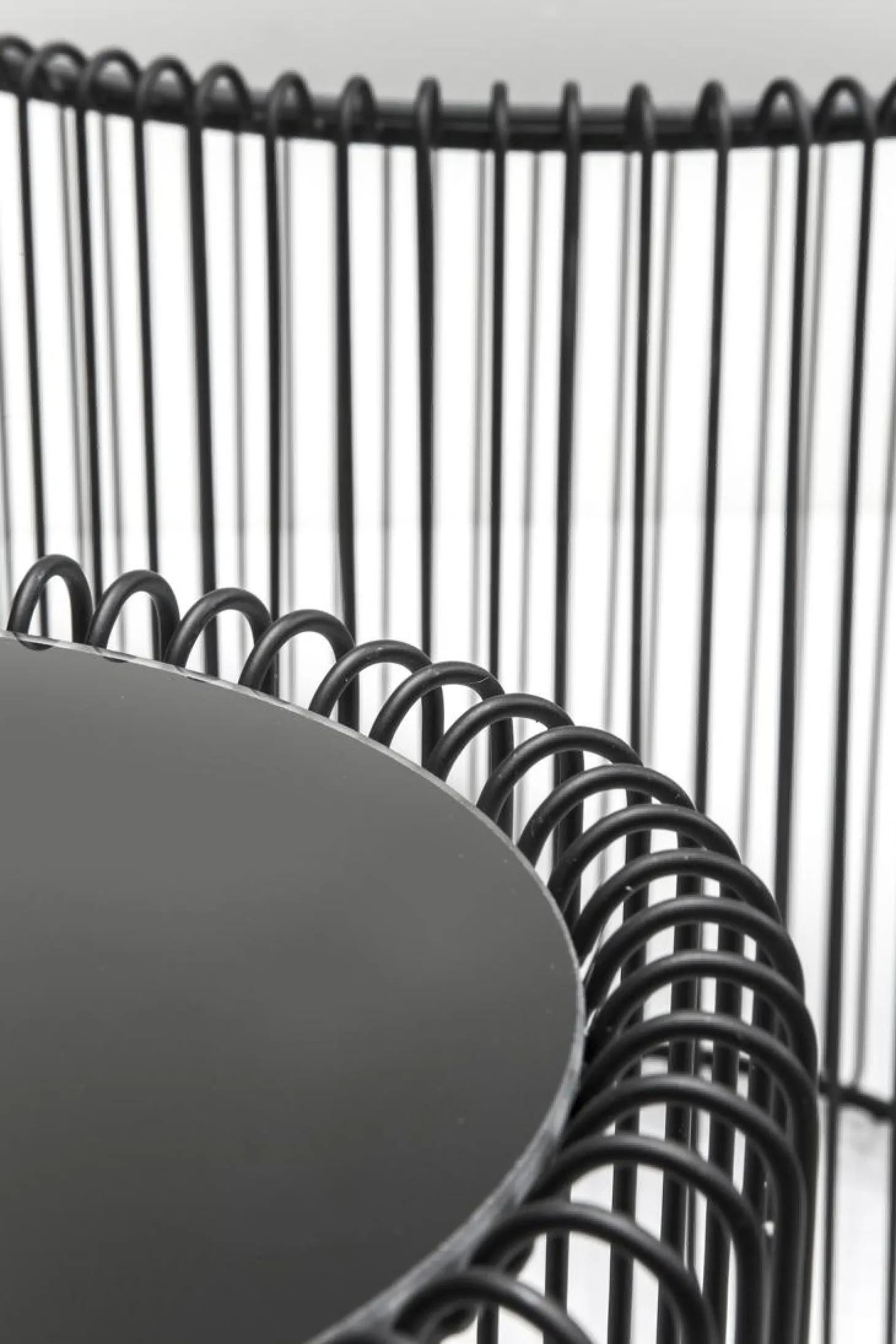 Kare Wire - Beistelltisch Schwarz Ø 27 cm; H 43 cm