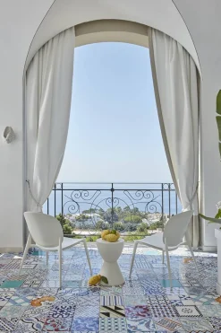 Kartell Be Bop In- und Outdoorsstuhl weiß