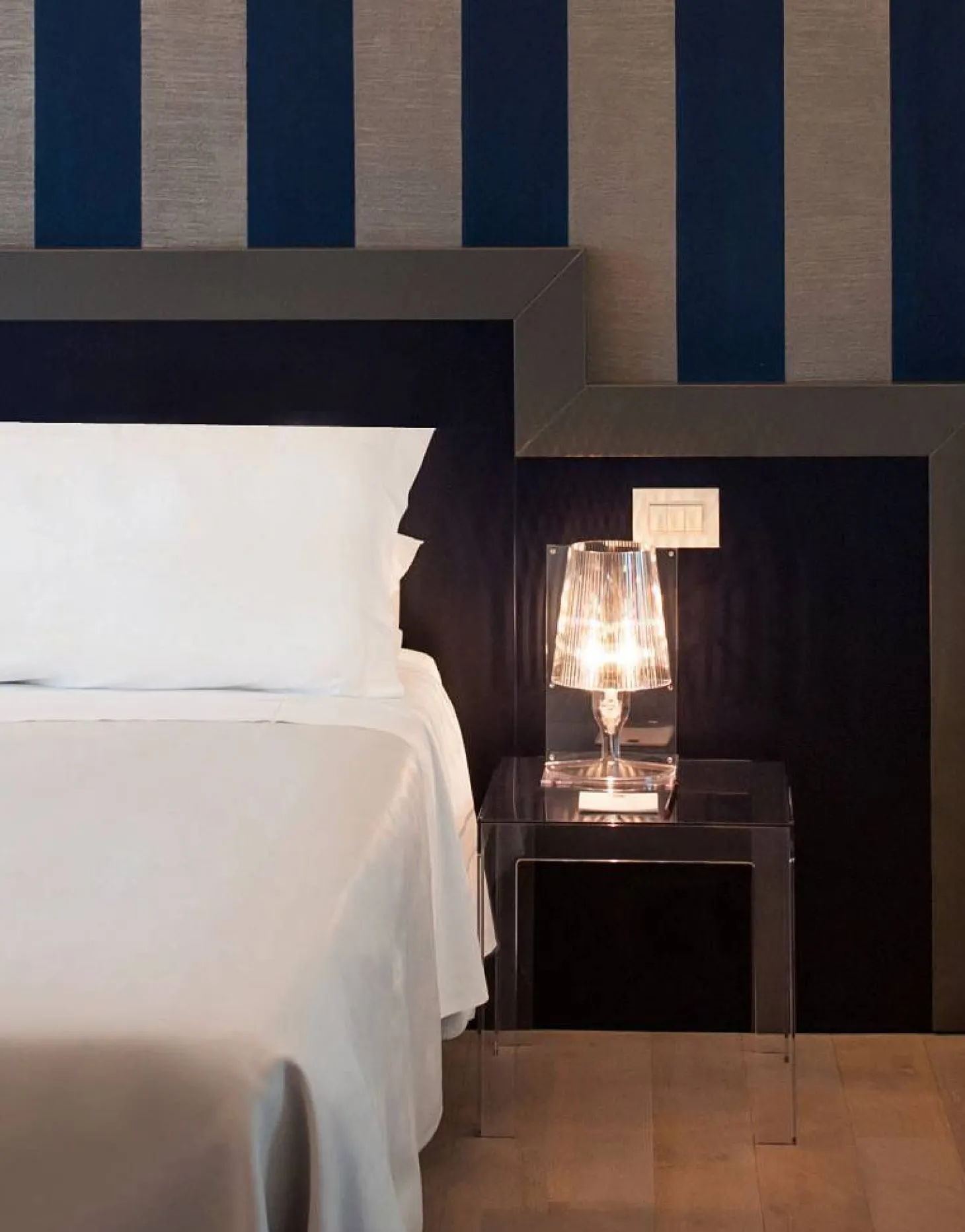 Kartell Beistelltisch Jolly glasklar