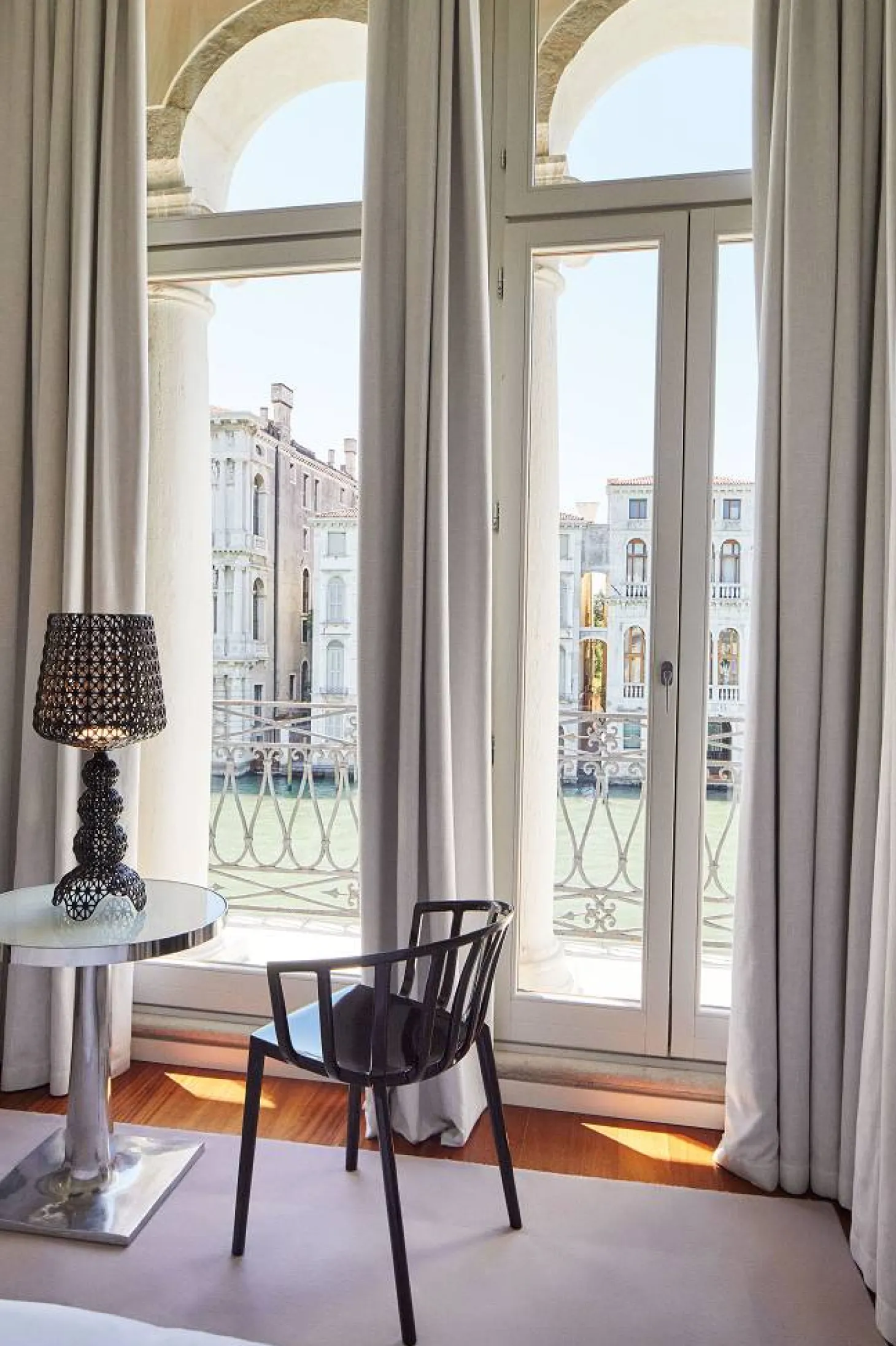 Kartell Lampe Mini Kabuki schwarz