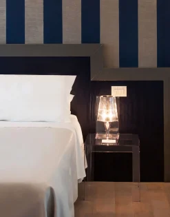 Kartell Nachttischlampe Take glasklar