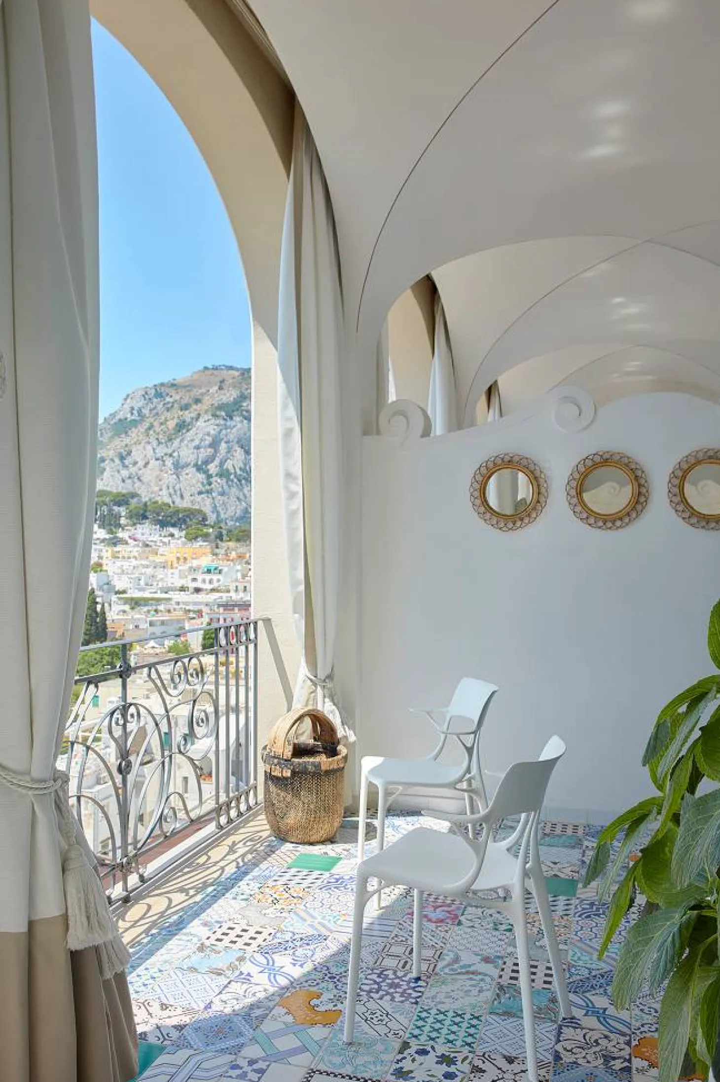 Kartell Stuhl A.I. mit Rückenlehne weiß