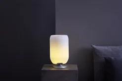 Kooduu Atmos Akku-Tischleuchte mit Lautsprecher Silber