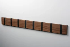 LoCa Knax 8 Gaderobenleiste waagerecht Walnuss (geölt)/ schwarz