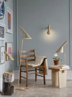 Louis Poulsen AJ Stehleuchte pale petroleum