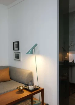 Louis Poulsen AJ Stehleuchte pale petroleum