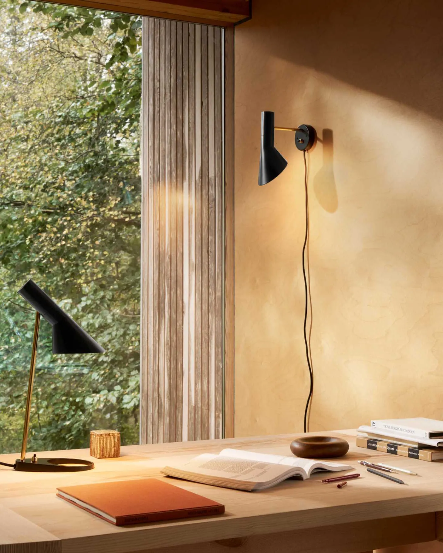 Louis Poulsen AJ Wandleuchte mit Kabel warmes Sand