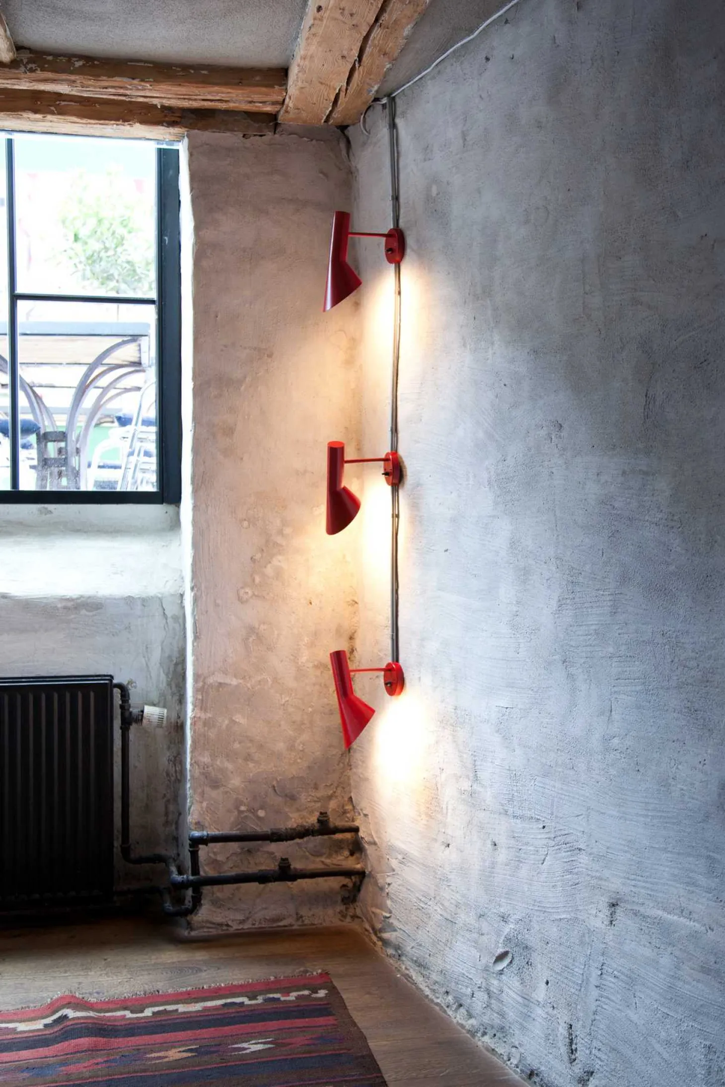 Louis Poulsen AJ Wandleuchte mit Kabel warmes Sand