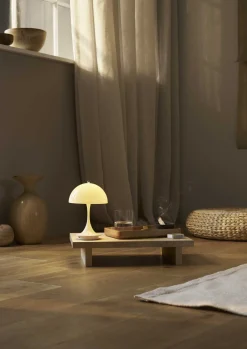 Louis Poulsen Panthella 160 tragbare Tischleuchte Opal Beige