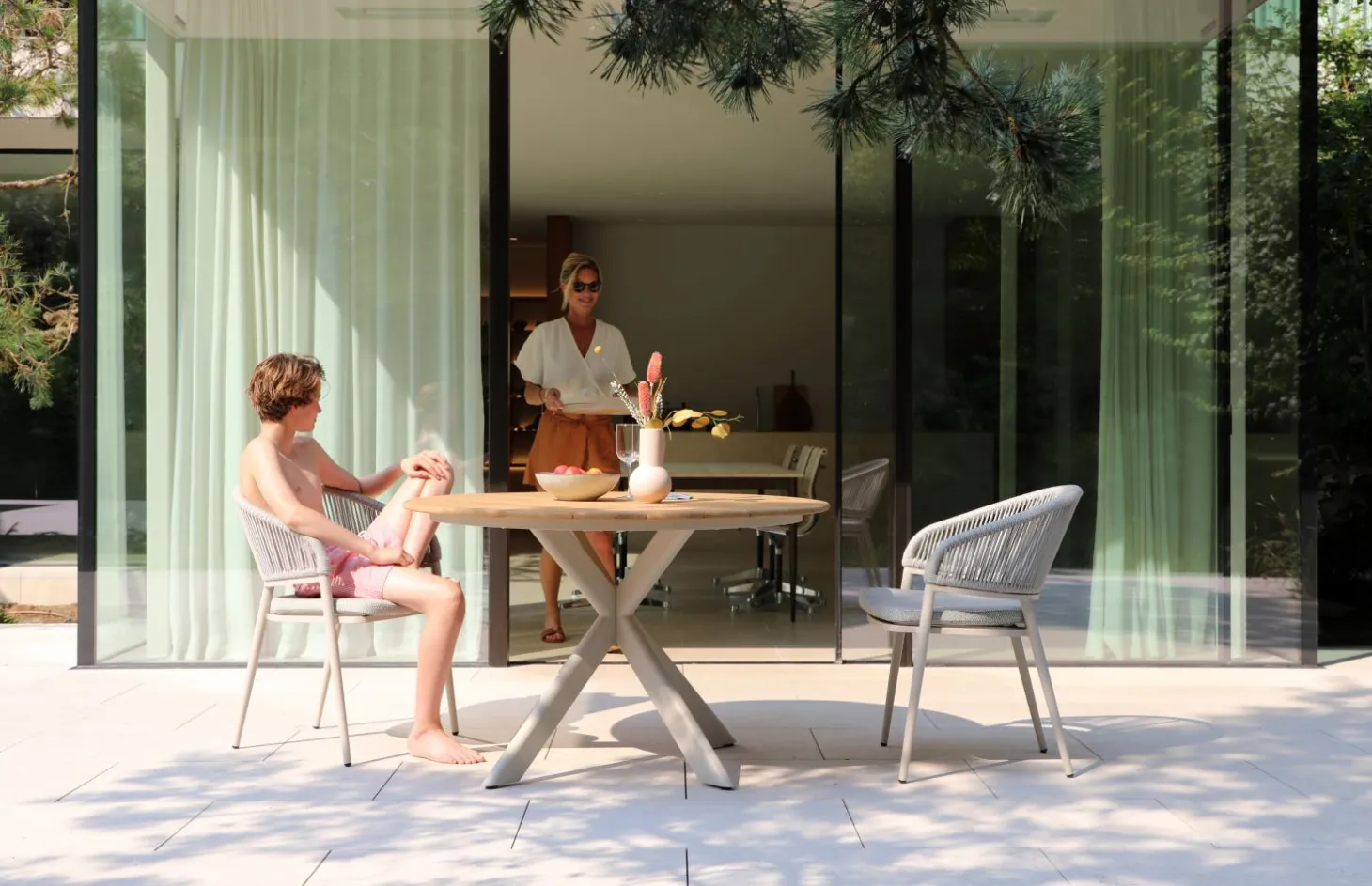 4-M Design Jack Bequemer Outdoor Polstersessel Mokka - Latte, Vertikal