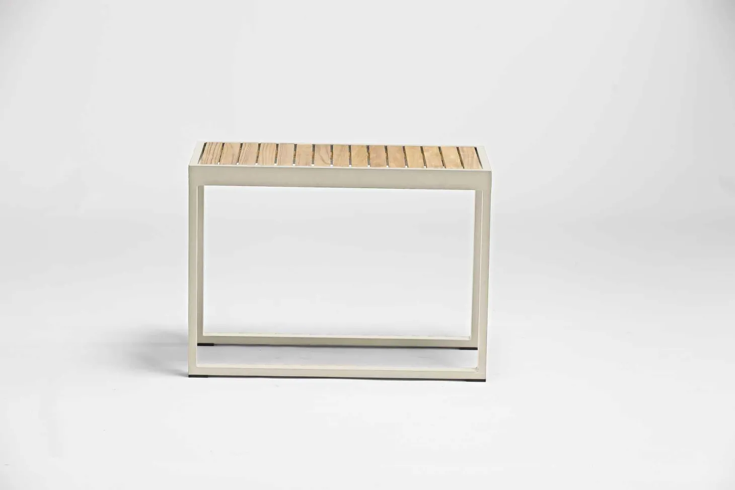 4-M Design Nest hoher Outdoor Beistelltisch aus Teak Oberfläche Mokka