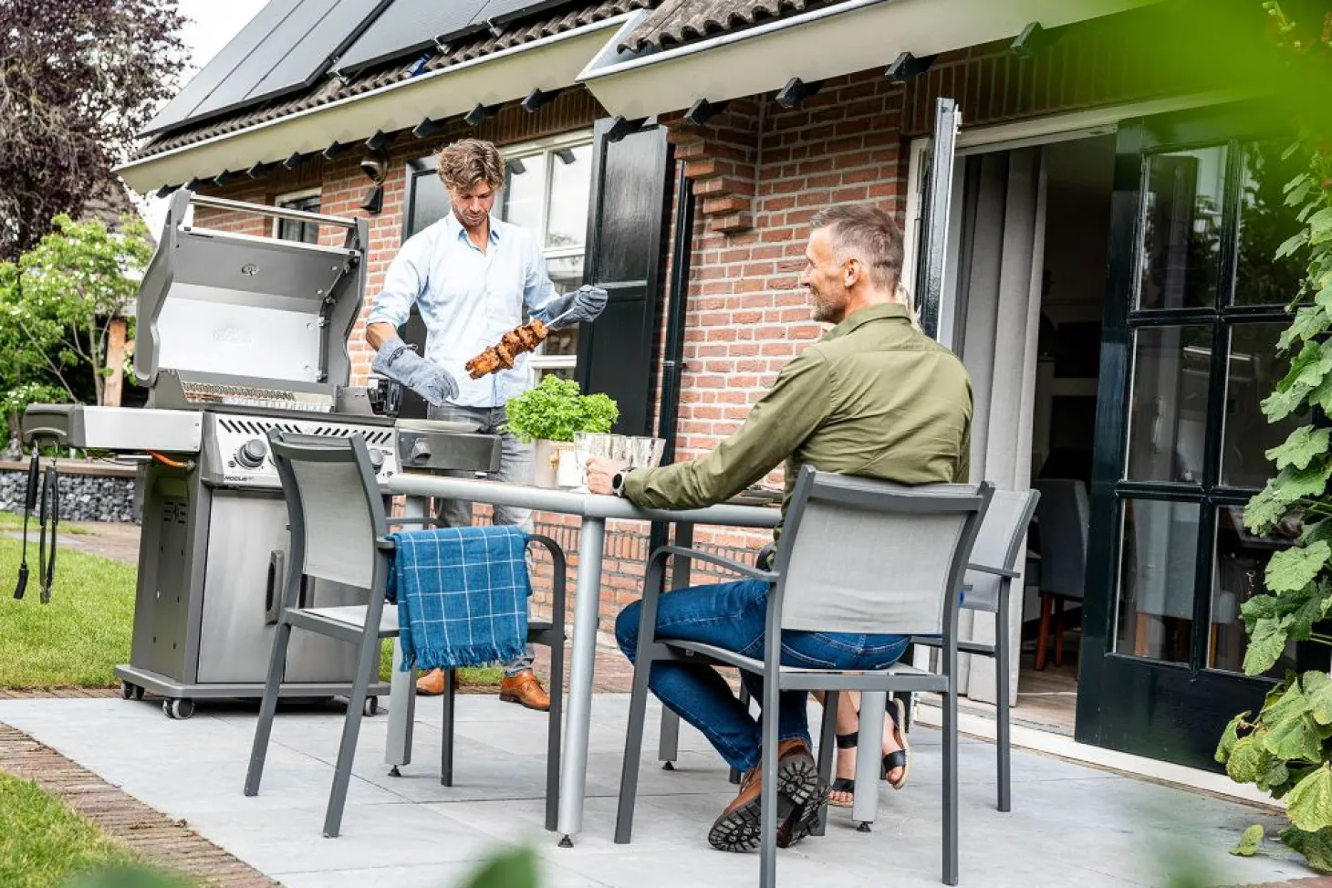 Napoleon Edelstahl Gasgrill ROGUE® SE 425 RSIB mit Infrarot Seiten- und Rückenbrennern