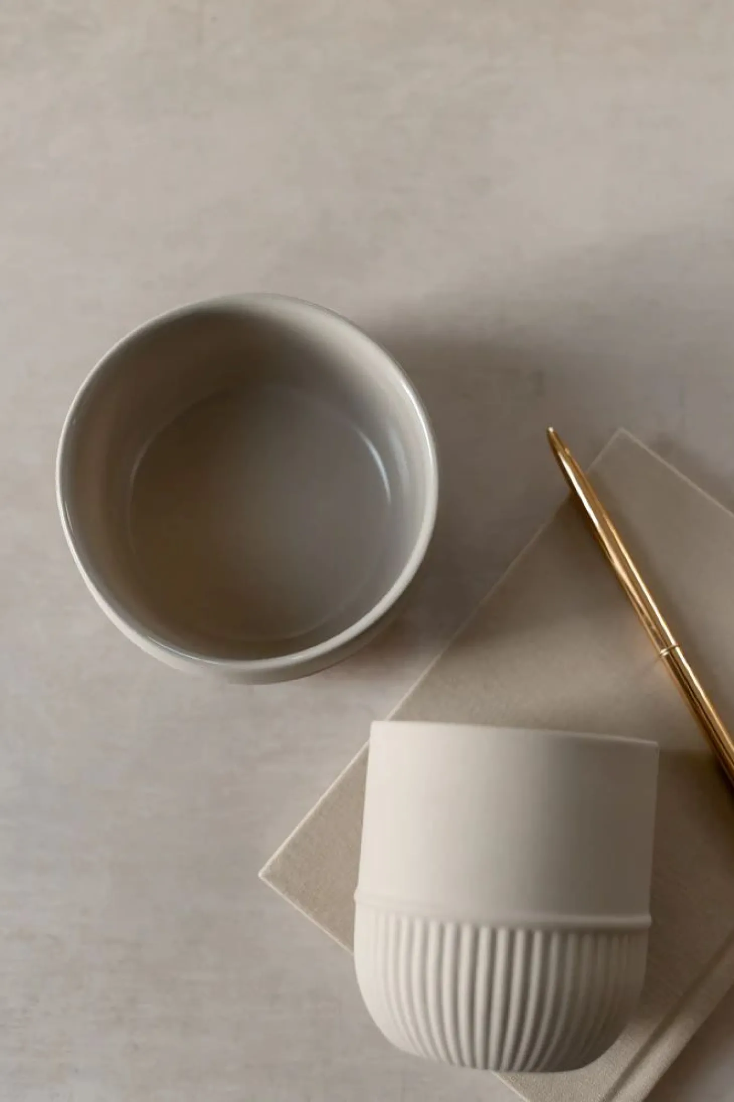 Novoform Root stabiler Becher mit gerilltem Boden 7,5 cm beige