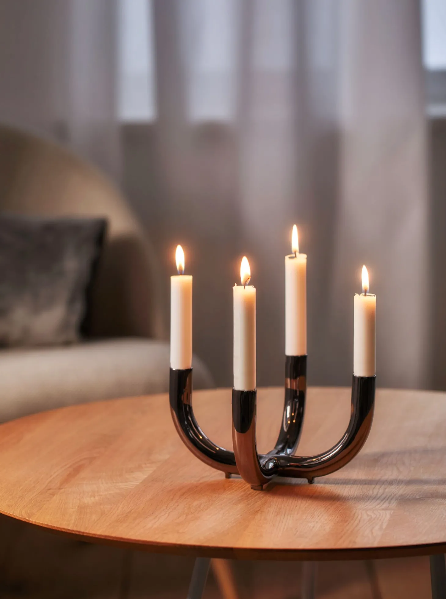 Philippi Salone Stabkerzenleuchter mit dunkler Titan-Beschichtung