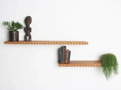 Raw Materials Wandregal aus geöltem Holz 60 cm