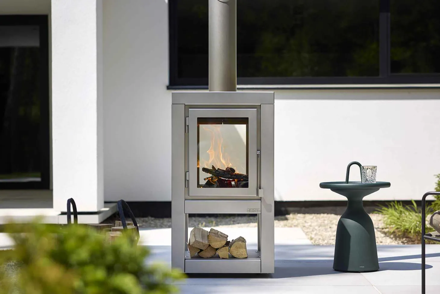 RB73 Quaruba Außenkamin Edelstahl matt Ohne Rollen 1 Seite Glas L