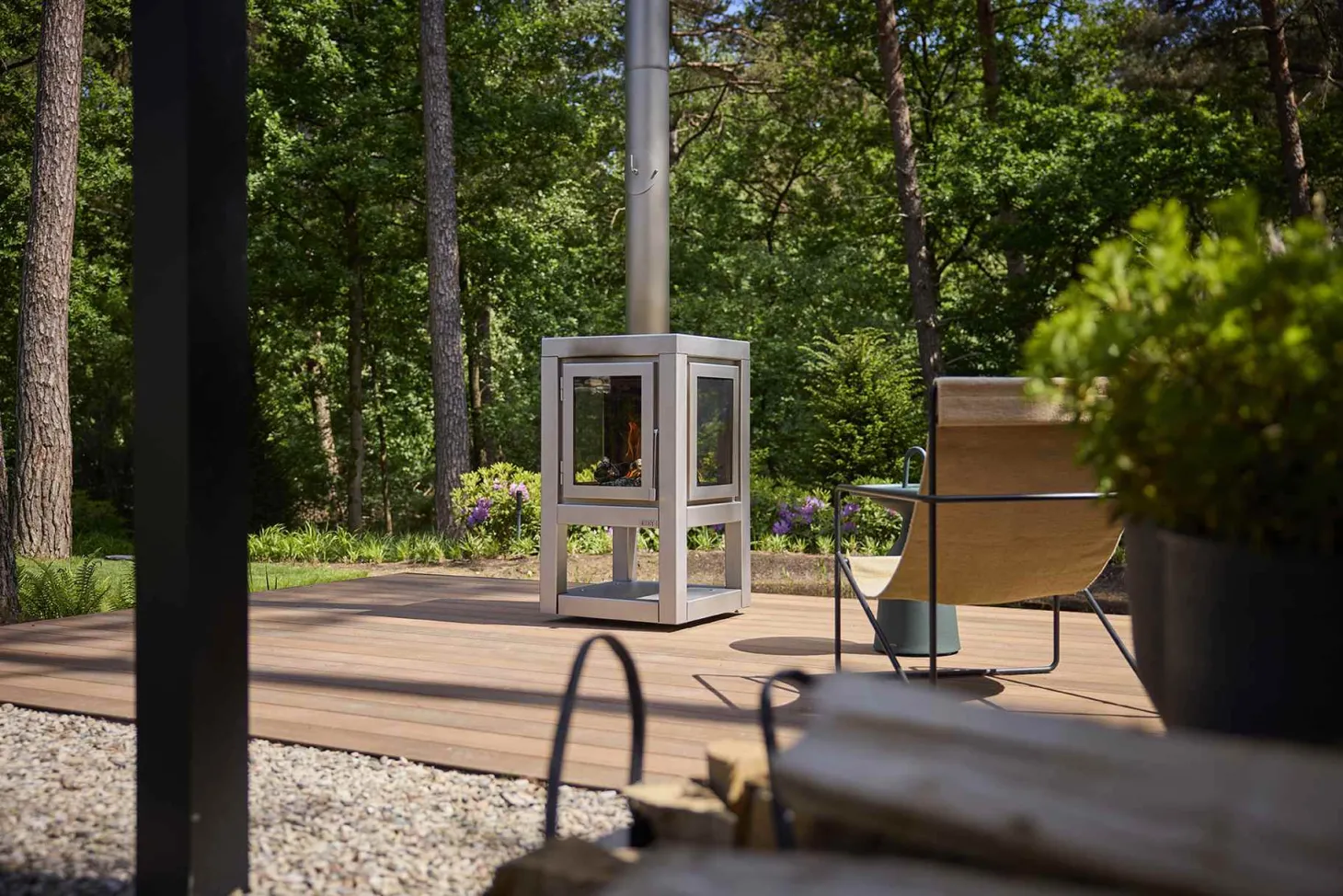 RB73 Quaruba Außenkamin Edelstahl matt Ohne Rollen 1 Seite Glas L