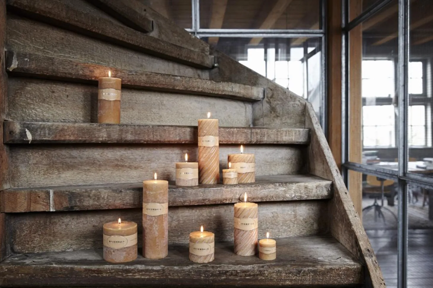 Riverdale Duftkerze ohne Duft mokka 9x9 cm glatt